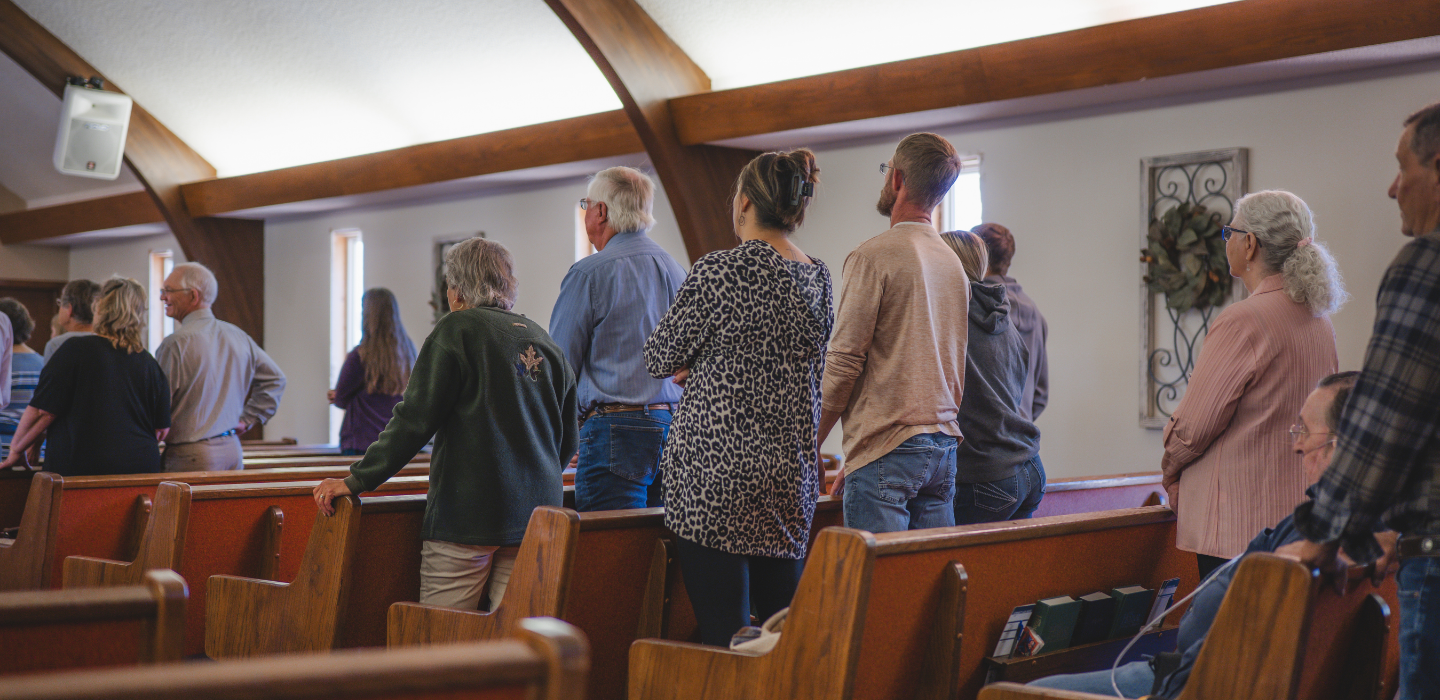 mitchell-evangelical-free-church-worship-congregation-standing-mitchell-nebraska